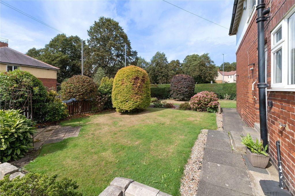 Property photo 3 of 19 Garden