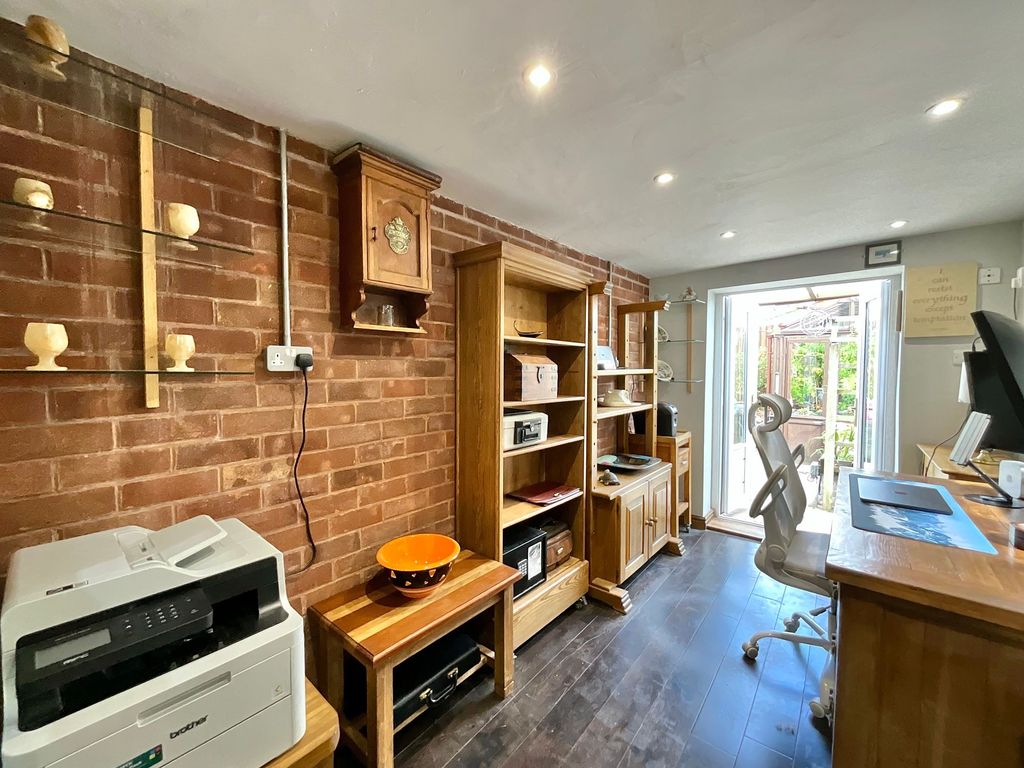 Property photo 3 of 27