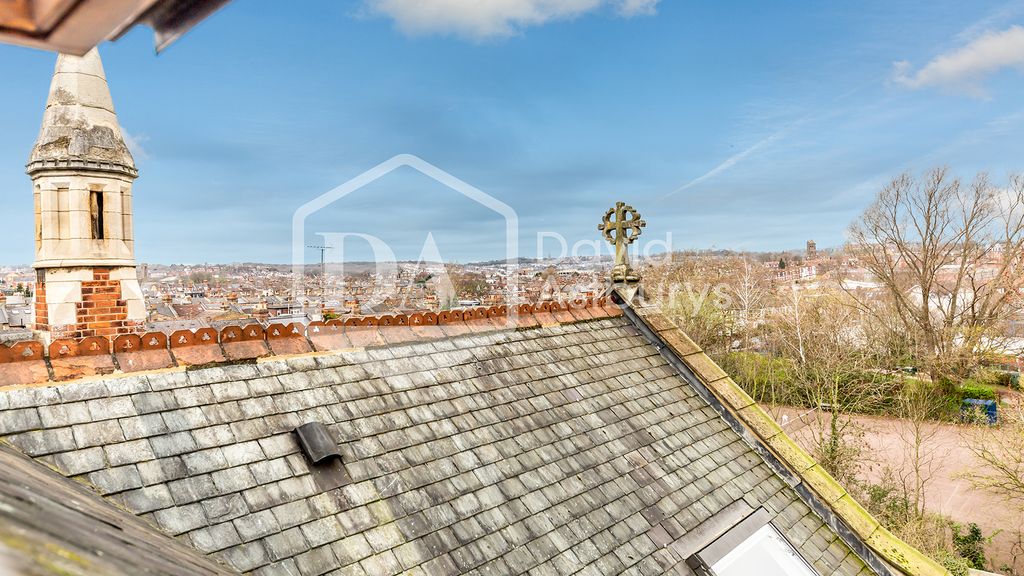 Property photo 3 of 12