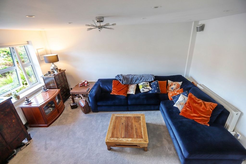 Property photo 3 of 14
