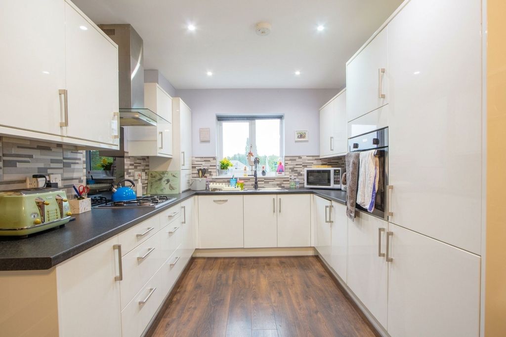Property photo 2 of 20 Kitchen