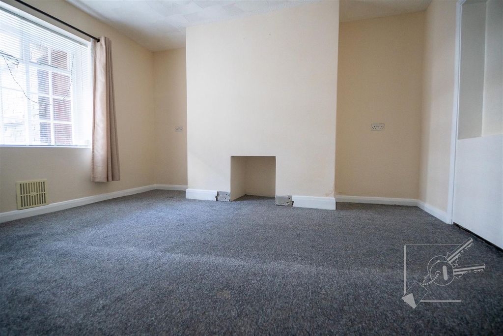 Property photo 3 of 15 Lounge