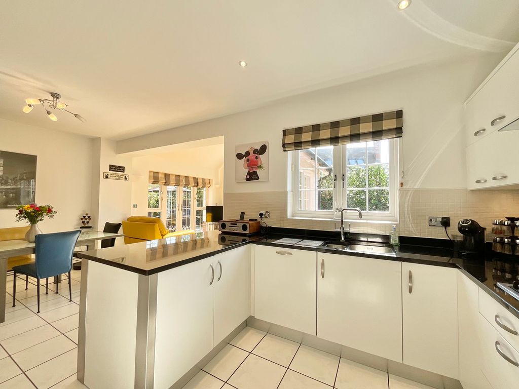 Property photo 2 of 31
