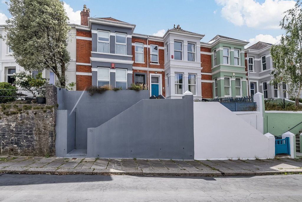 Property photo 1 of 30