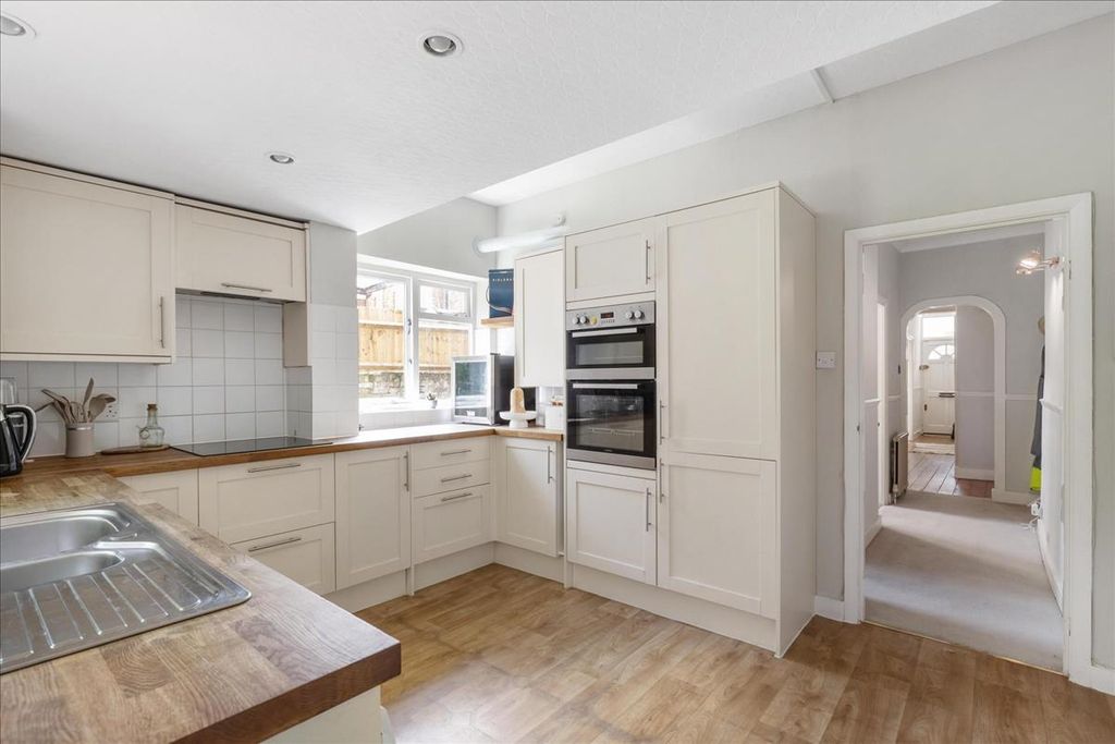 Property photo 3 of 13