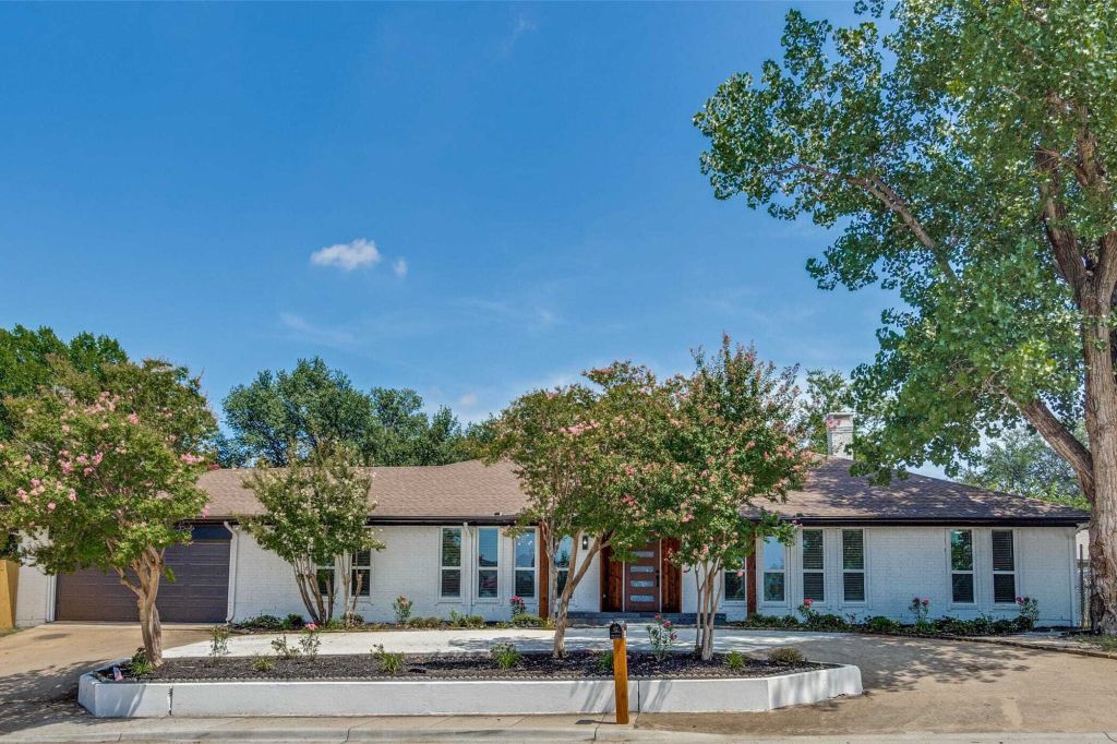 Property photo 1 of 25