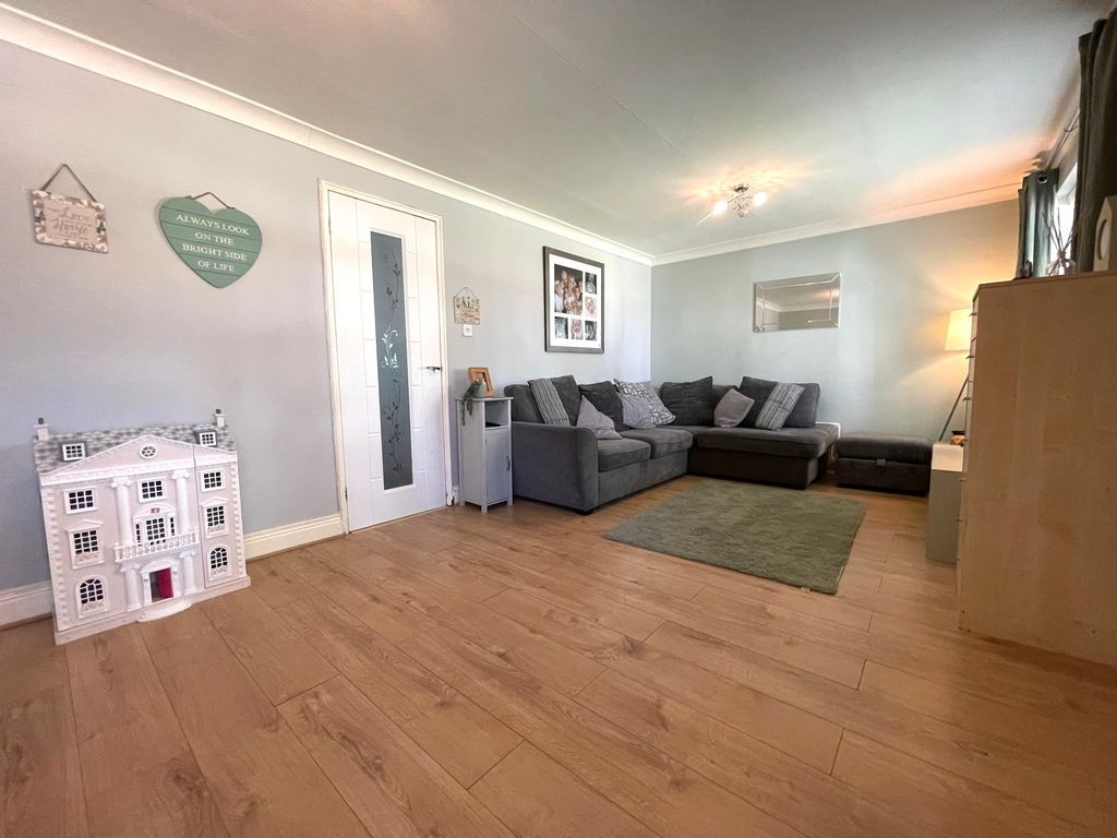 Property photo 2 of 18 Photograph 2