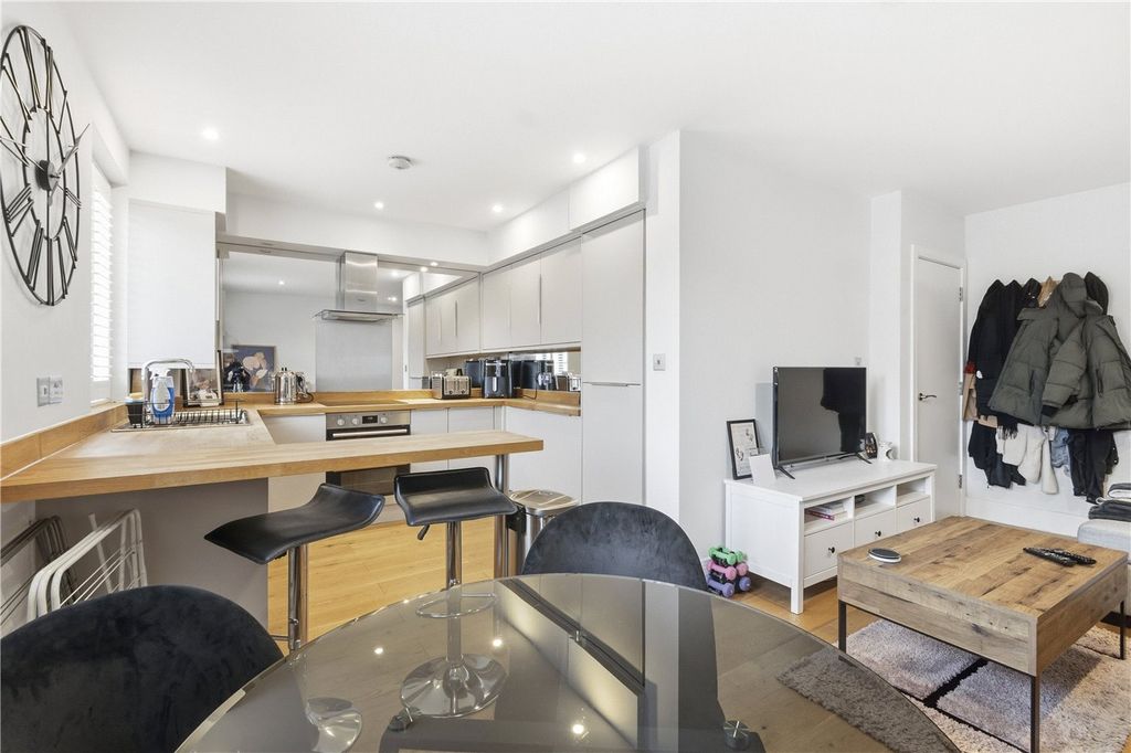 Property photo 2 of 9 Kitchen/Reception