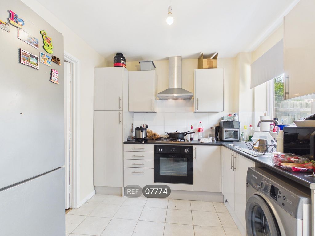 Property photo 3 of 14 Kitchen