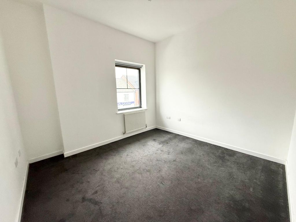 Property photo 2 of 5 Bedroom