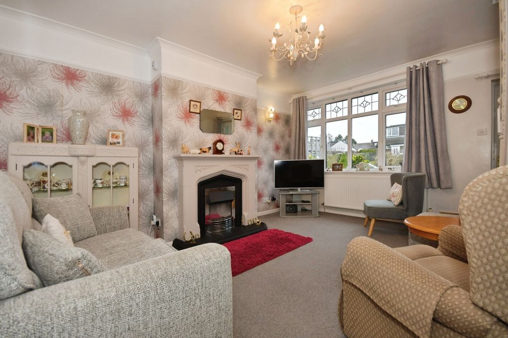 Property photo 2 of 19 Lounge