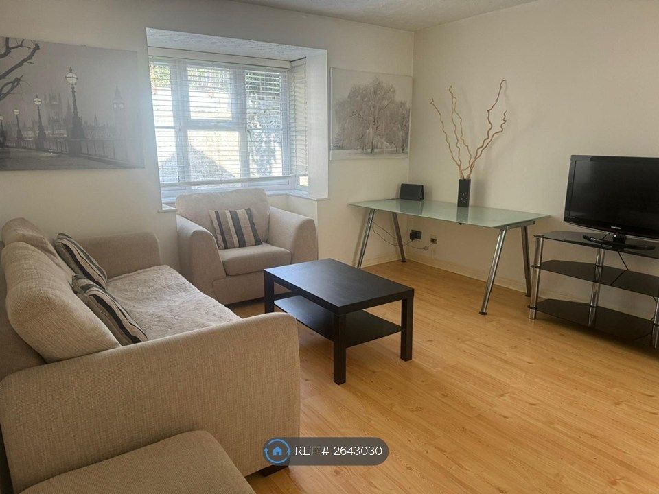 Property photo 1 of 8 Living Room