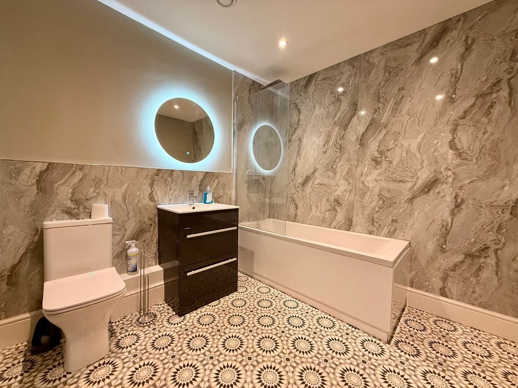 Property photo 2 of 6 Bathroom