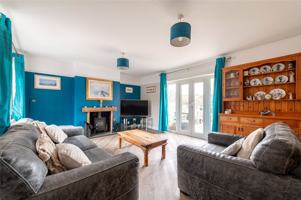 Property photo 2 of 49 Picture No. 04