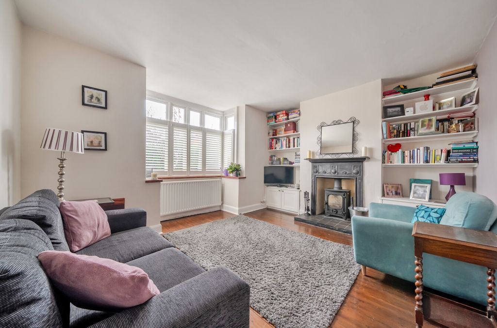 Property photo 2 of 21 Sitting Room