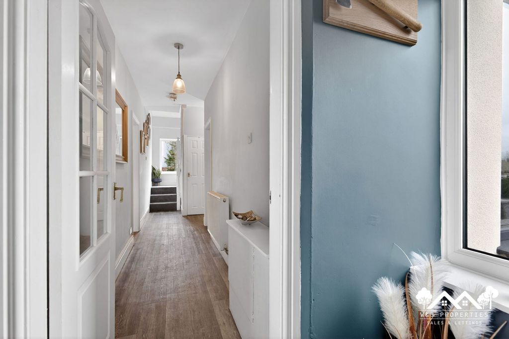 Property photo 2 of 45