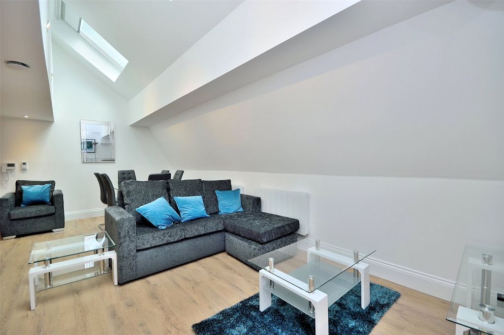 Property photo 3 of 8 Picture No. 11