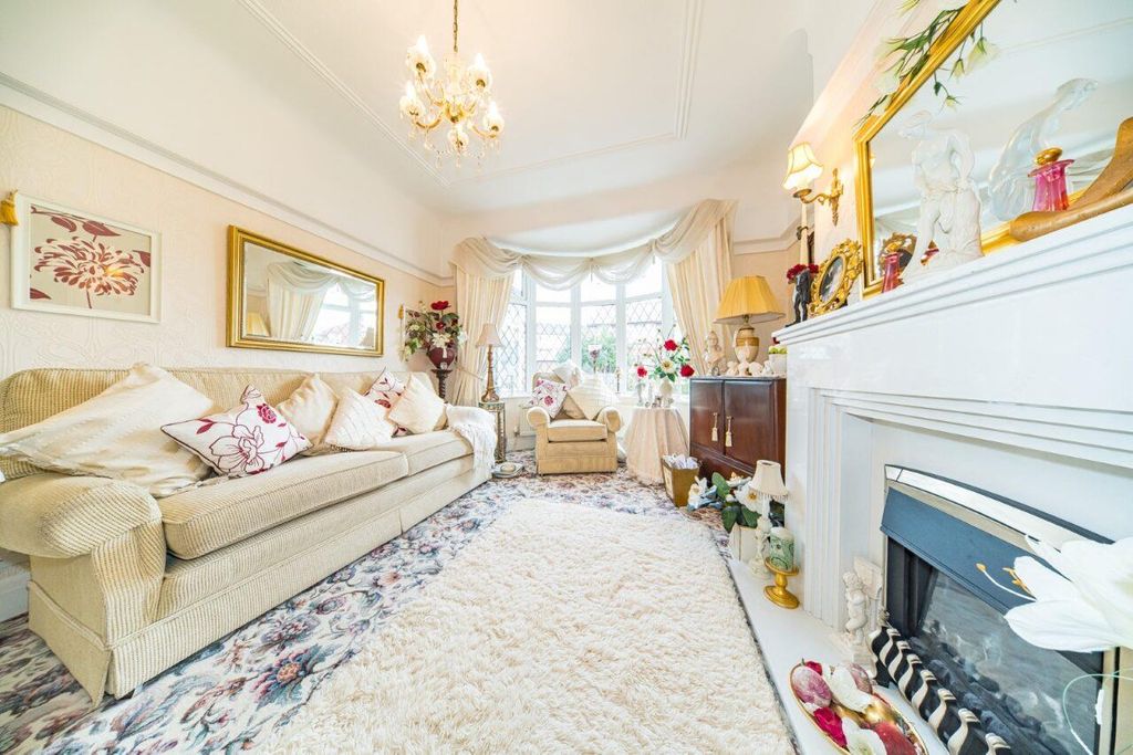 Property photo 2 of 17 5 Portico Avenue Lounge 2.Jpg
