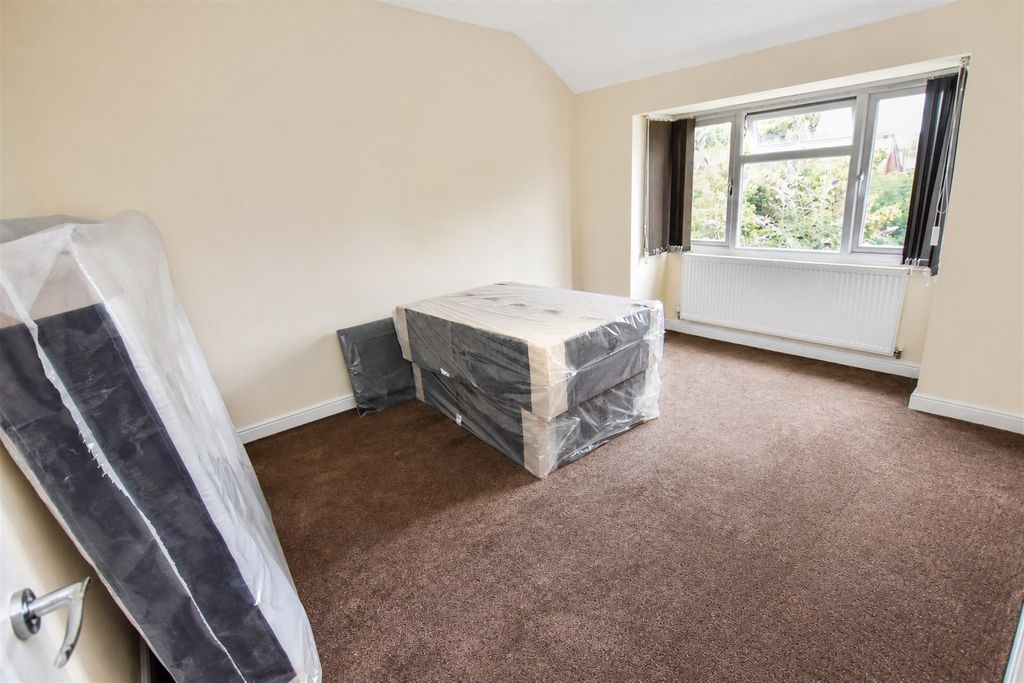 Property photo 3 of 9 Approach