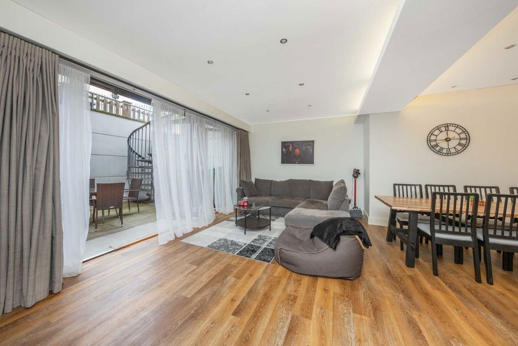 Additional image 4 of 3 bed flat for saleHigh Street, Hampton TW12