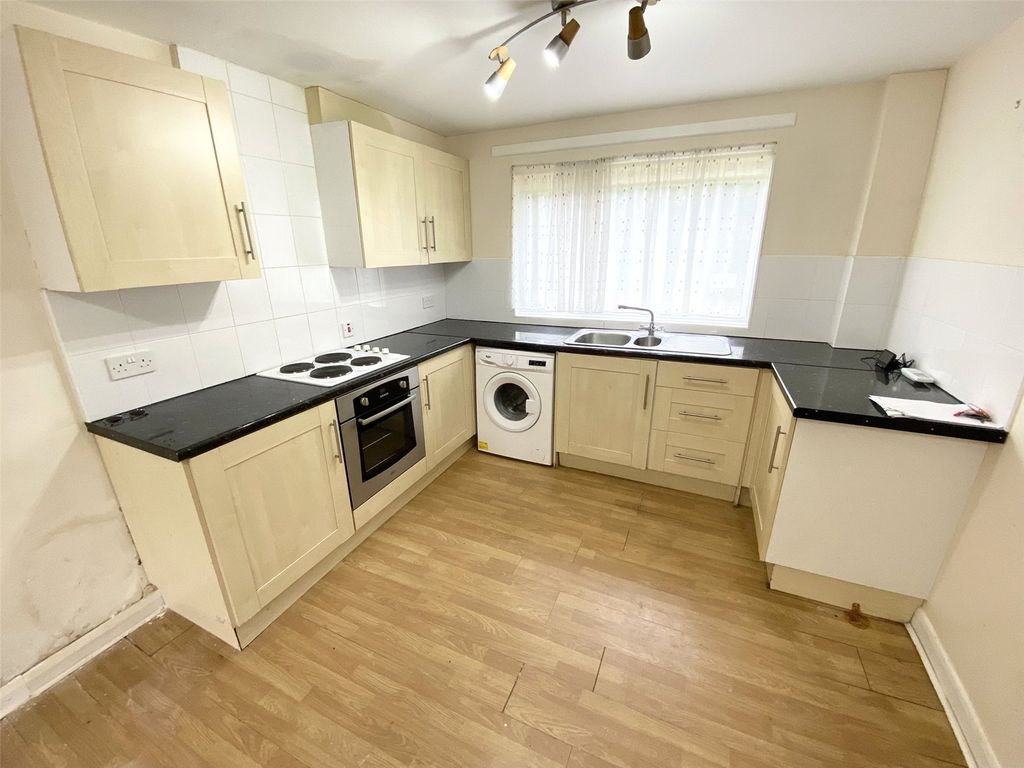 Property photo 2 of 15 Picture No. 11