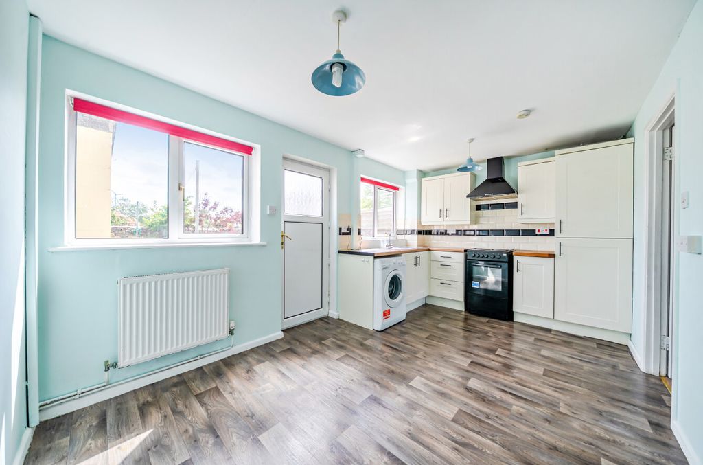 Property photo 2 of 16 26-69F9d59223991-...