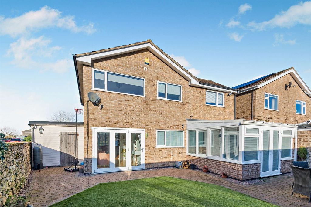 Property photo 2 of 18