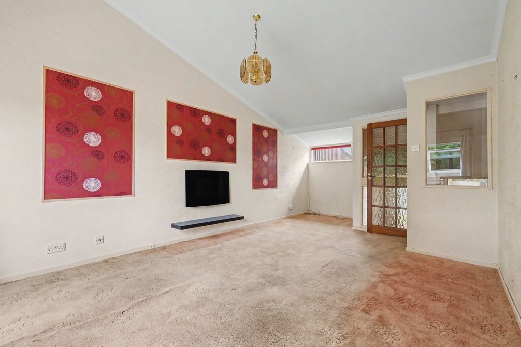 Property photo 2 of 14 5278774
