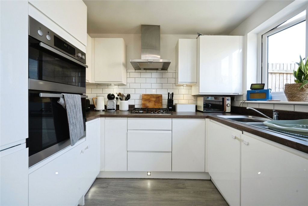Property photo 2 of 17 Picture No. 22
