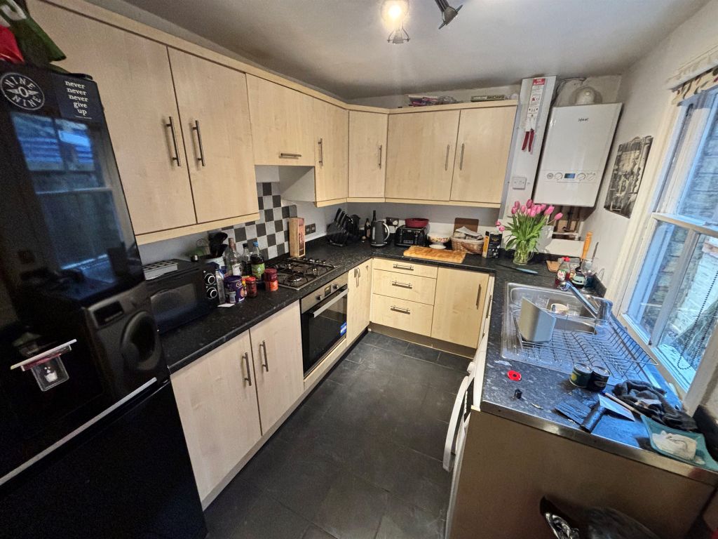 Property photo 3 of 7 Kitchen