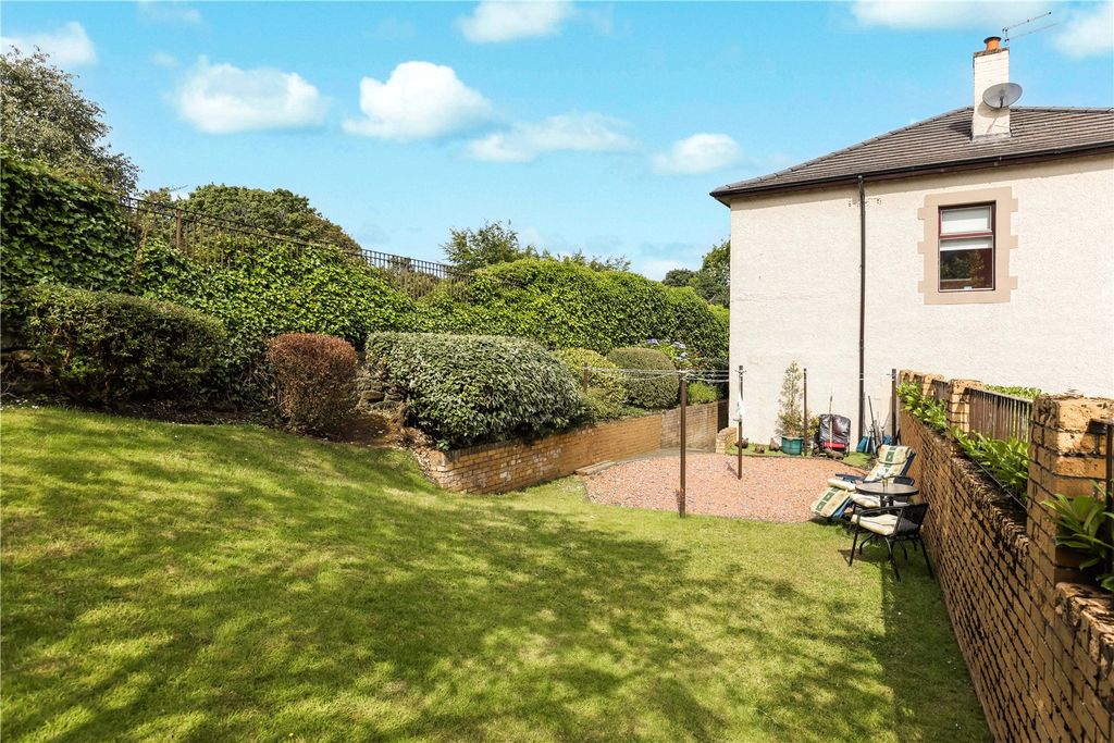Property photo 3 of 16 Garden