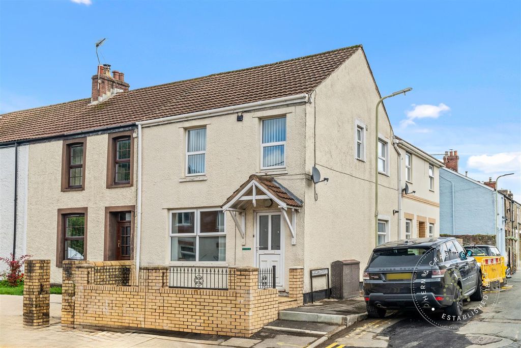 Property photo 1 of 16 Cardiff Road, Taffs Well (16).Jpg