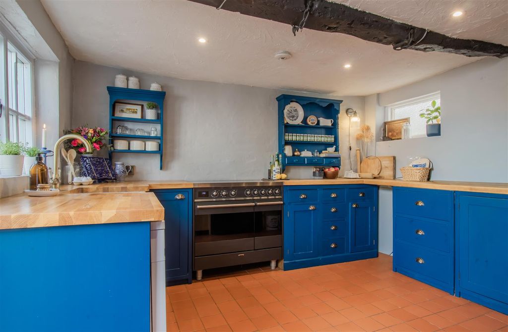 Property photo 2 of 51 Daventry Raod, Todc-5.Jpg