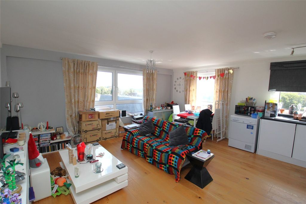 Property photo 2 of 10 Picture No. 18