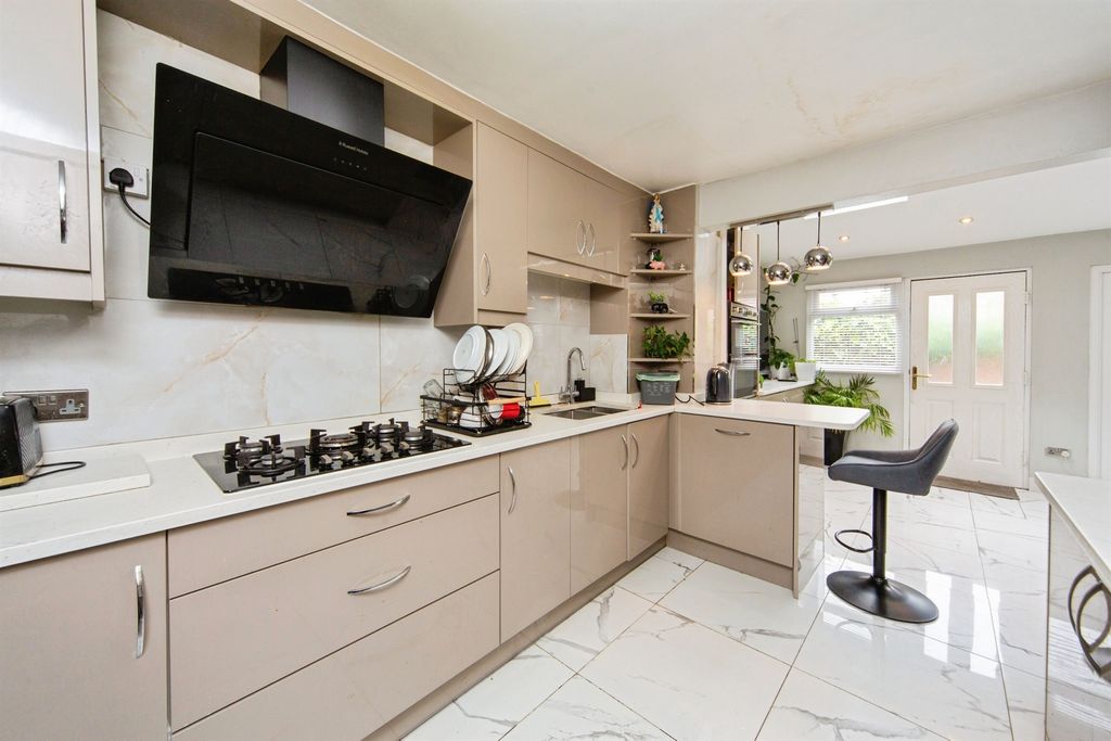 Property photo 3 of 23