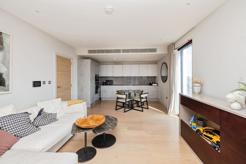 Property photo 2 of 15 Reception/Kitchen