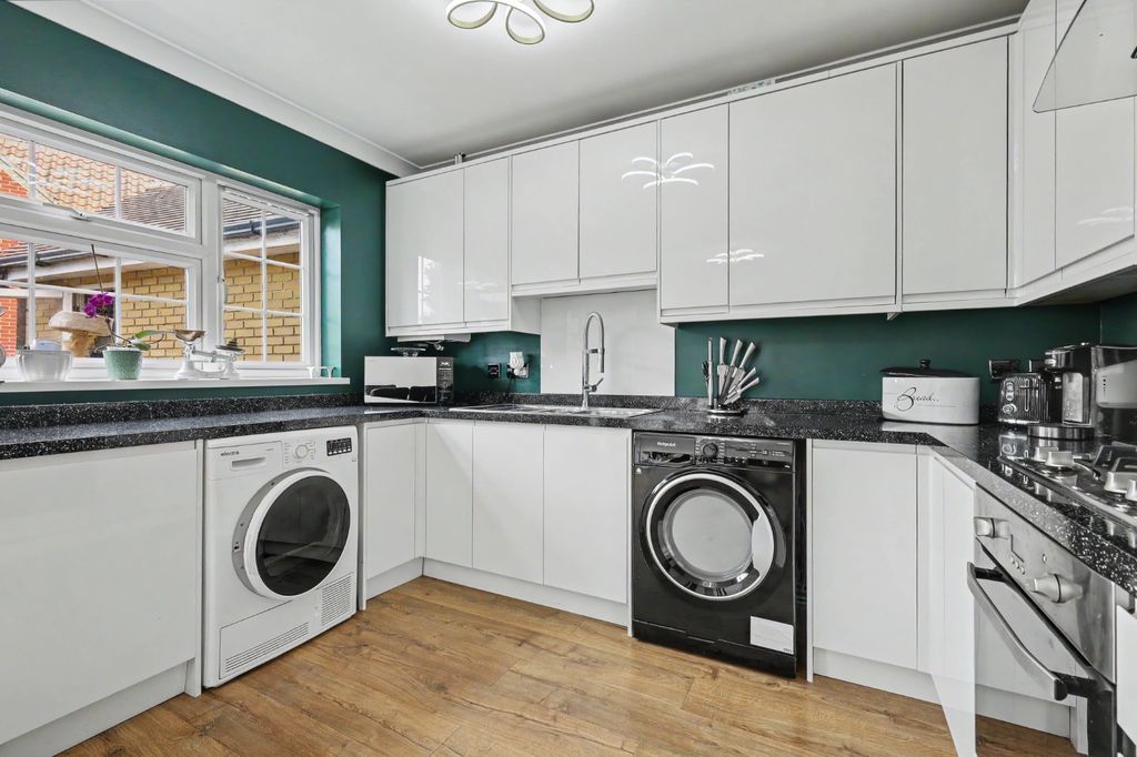 Property photo 3 of 15 5102233