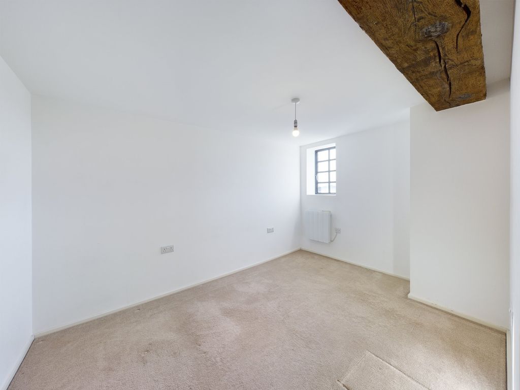 Property photo 3 of 6 Cam00585P1-Pr0023-Still05