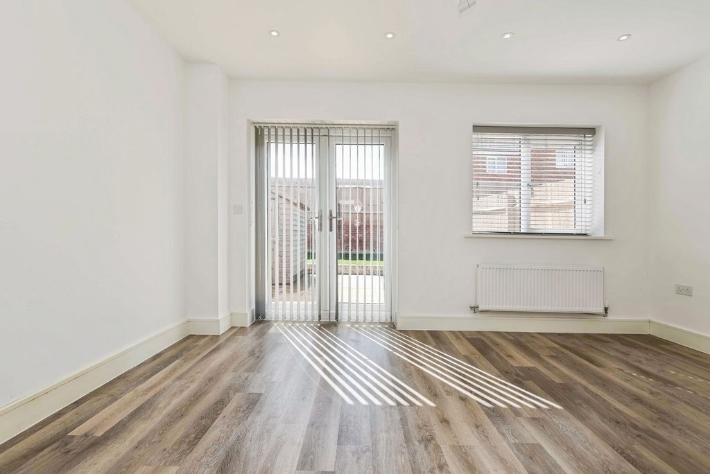 Property photo 3 of 20 Pbox-Img.Jpg
