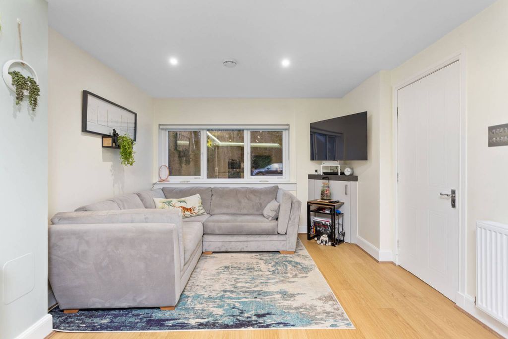 Property photo 3 of 23