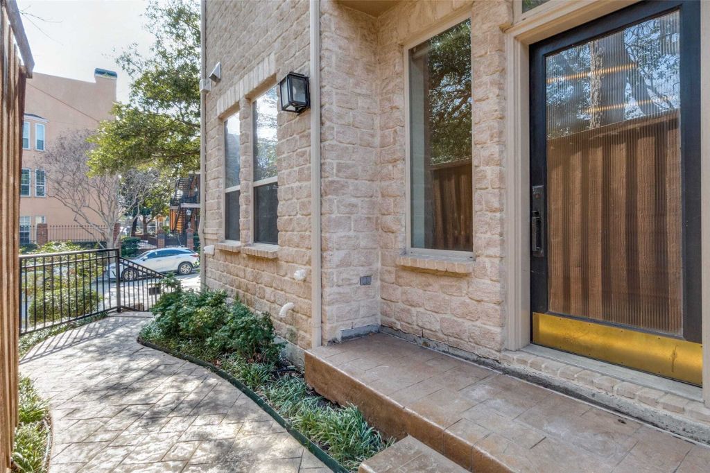 Property photo 2 of 27 <Alttext/>