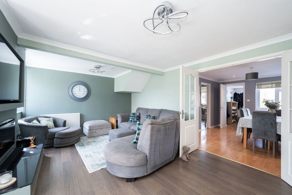 Property photo 3 of 26