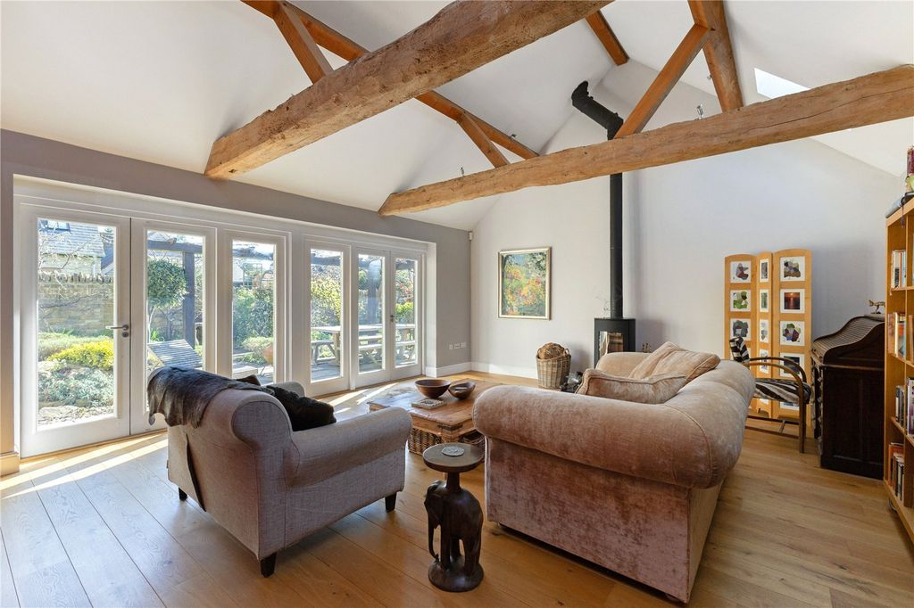 Property photo 2 of 16 Sitting Room