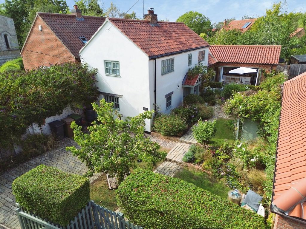Property photo 1 of 27