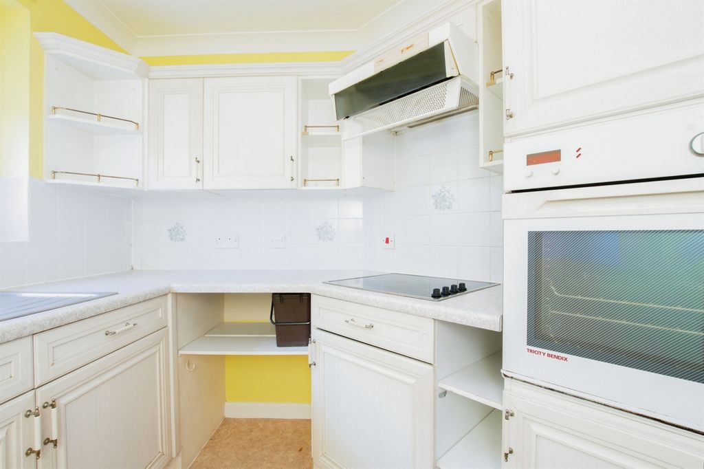 Property photo 1 of 17