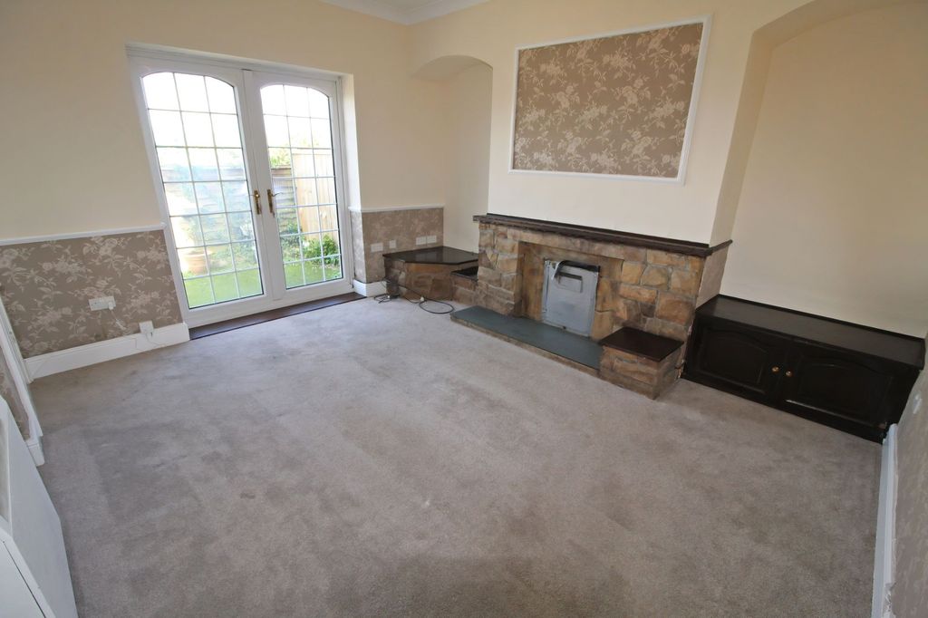 Property photo 2 of 14 Lounge