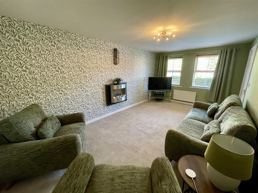Property photo 2 of 22 Lounge