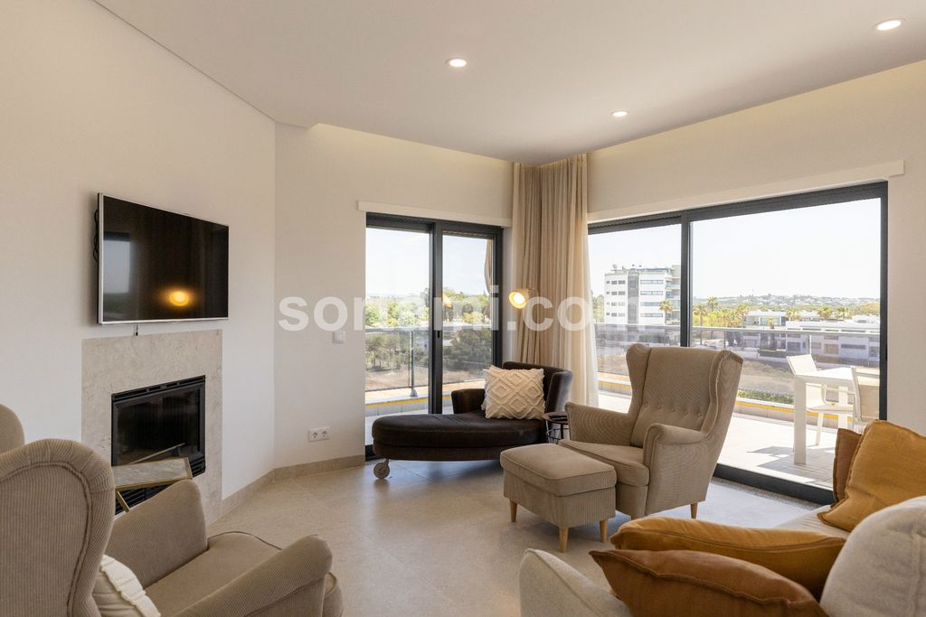 Property photo 3 of 33