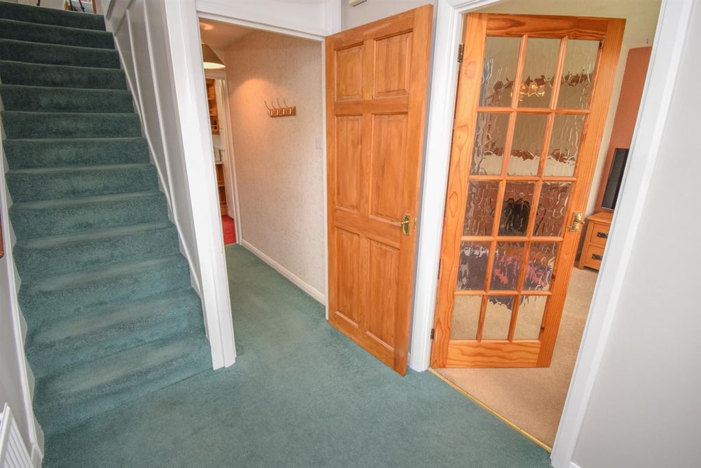 Property photo 2 of 20 Entrance Hall-2.Jpg