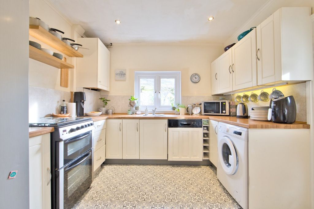 Property photo 3 of 21 Picture 3